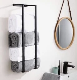 Handdoekrek - 70 Cm - RVS - Handdoekhouder BaderiQ Paris Large - MODEL 2023 - Schroeven Of Plakken - Handdoekenhouders - Handdoekhaak - Handdoek Organizer - Rvs Mat Zwart Poedercoating - Large H70xB20xD14 - Ook Beschikbaar In 40 Cm -Badkamer Wijs 1151x1200 6