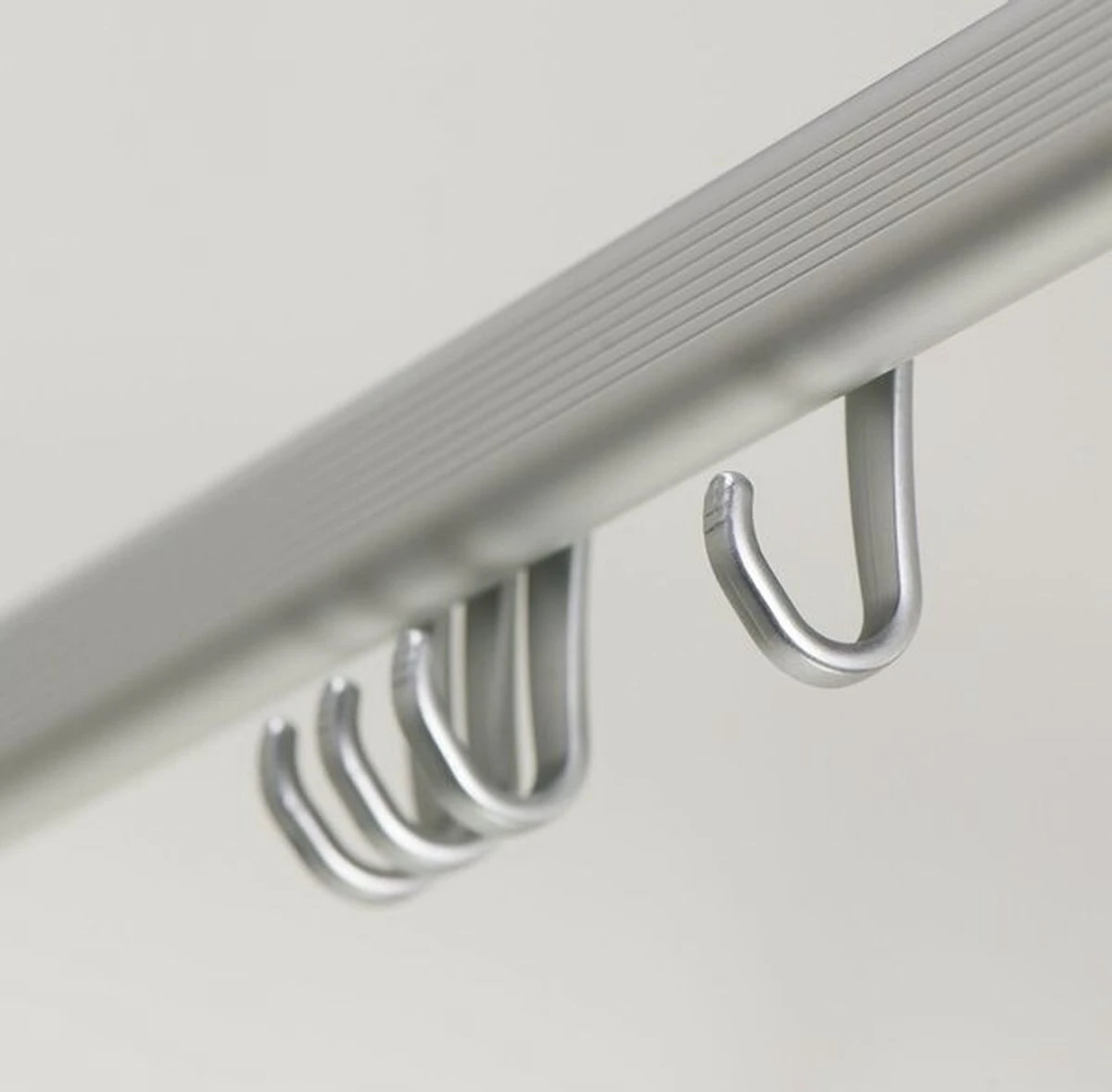 Sealskin Easy Roll Douchegordijnhaken 12 Stuks Mat Aluminium 5 Sealskin Easy Roll Douchegordijnhaken 12 Stuks Mat Aluminium - Afbeelding 3