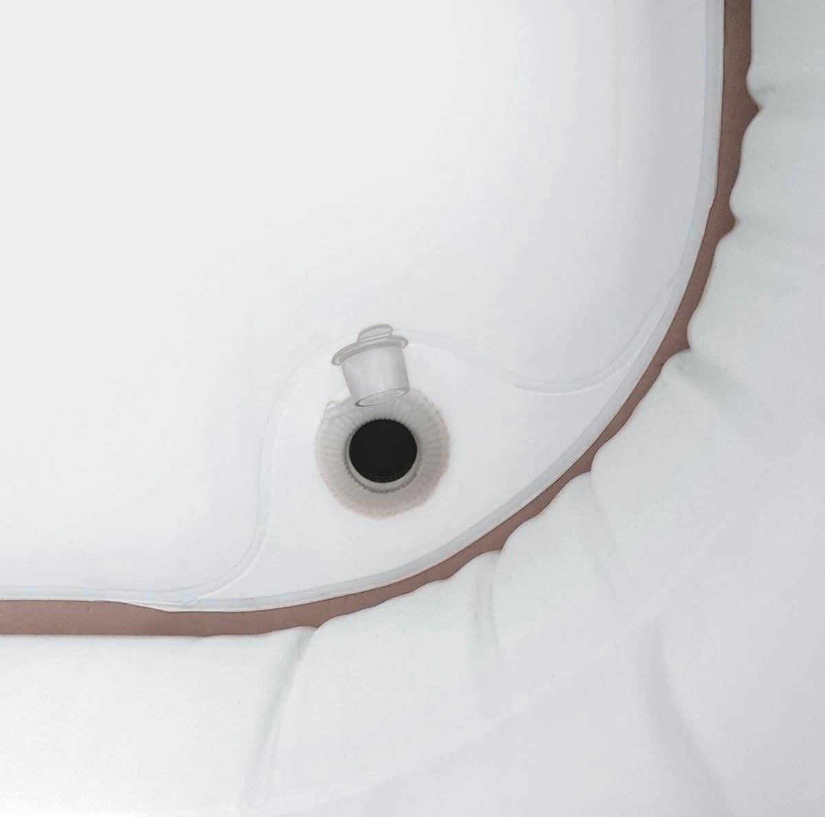 Tubble® Compact - Klein Opblaasbaar Ligbad 140 Cm Lang – Opvouwbaar Bad Voor Volwassenen Tot 170cm - IJsbad Wim Hof Methode - Zitbad - 200L 9 Tubble® Compact - Klein Opblaasbaar Ligbad 140 Cm Lang – Opvouwbaar Bad Voor Volwassenen Tot 170cm - IJsbad Wim Hof Methode - Zitbad - 200L - Afbeelding 7