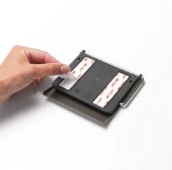 Brabantia ReNew WC Rolhouder - Met Klep - Platinum 21 Brabantia ReNew WC Rolhouder - Met Klep - Platinum -Badkamer Wijs 1200x1190 7