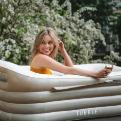 Tubble® Compact - Klein Opblaasbaar Ligbad 140 Cm Lang – Opvouwbaar Bad Voor Volwassenen Tot 170cm - IJsbad Wim Hof Methode - Zitbad - 200L 15 Tubble® Compact - Klein Opblaasbaar Ligbad 140 Cm Lang – Opvouwbaar Bad Voor Volwassenen Tot 170cm - IJsbad Wim Hof Methode - Zitbad - 200L -Badkamer Wijs 1200x1194 16