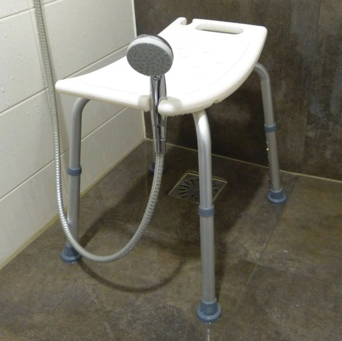 Douchekruk In Hoogte Verstelbaar Met Douchekop Houder En Handgrepen. Anti-slip Structuur 5 Douchekruk In Hoogte Verstelbaar Met Douchekop Houder En Handgrepen. Anti-slip Structuur - Afbeelding 3