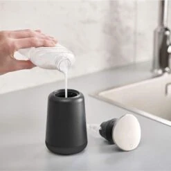 Wonix® - Zeepdispenser - Zeeppompje - Duw Met Pols - 300ml - Zwart -Badkamer Wijs 1200x1198 38