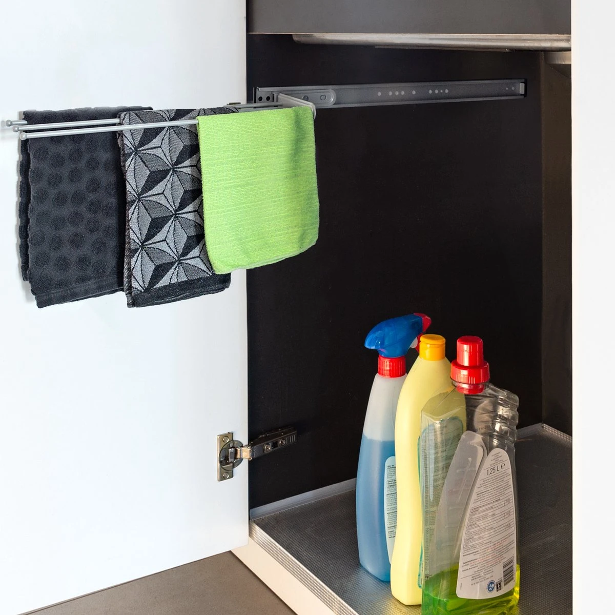 Eleganca Handdoekrek – Handdoekhouder – Handoekstang – Ideaal Voor In Keukenkastjes – Uittrekbaar – 39cm Tot 50cm – 3 Armen – Handdoekrek Badkamer – Inclusief Bevestigingsmateriaal – Handdoekhouder Keuken – Zilver 3 Eleganca Handdoekrek – Handdoekhouder – Handoekstang – Ideaal Voor In Keukenkastjes – Uittrekbaar – 39cm Tot 50cm – 3 Armen – Handdoekrek Badkamer – Inclusief Bevestigingsmateriaal – Handdoekhouder Keuken – Zilver