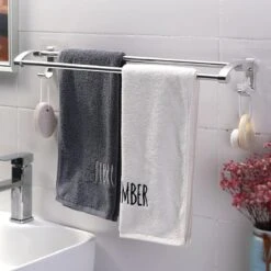 Merkloos Decopatent® Dubbele Handdoekrek - Handdoekhouder 2 Haken - Badkamer - Keuken - Zonder Boren - Handdoekenstang - Handdoekenrek 14 Merkloos Decopatent® Dubbele Handdoekrek - Handdoekhouder 2 Haken - Badkamer - Keuken - Zonder Boren - Handdoekenstang - Handdoekenrek -Badkamer Wijs 1200x1200 1028