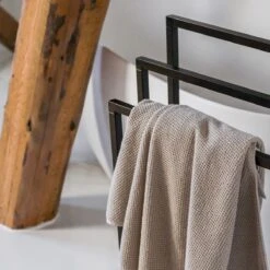 Sealskin Tube - Handdoekrek Vrijstaand - Zwart 15 Sealskin Tube - Handdoekrek Vrijstaand - Zwart -Badkamer Wijs 1200x1200 1072