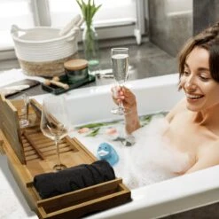 Regno Badplank Voor In Bad - Met Badkussen - Uitschuifbaar En Waterbestendig Badrek - IPad En Glashouder 16 Regno Badplank Voor In Bad - Met Badkussen - Uitschuifbaar En Waterbestendig Badrek - IPad En Glashouder -Badkamer Wijs 1200x1200 1229