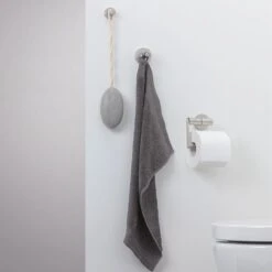 Tiger Boston - Toiletrolhouder Zonder Klep - RVS Geborsteld -Badkamer Wijs 1200x1200 1283