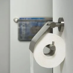 Tiger Boston - Toiletrolhouder Met Klep - RVS Geborsteld -Badkamer Wijs 1200x1200 1663