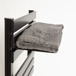 CREATE WARM TOWEL 500W - Elektrisch Handdoekenrek Voor Aan De Muur Met Plank - Zwart -Badkamer Wijs 1200x1200 1719