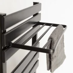 CREATE WARM TOWEL 500W - Elektrisch Handdoekenrek Voor Aan De Muur Met Plank - Zwart -Badkamer Wijs 1200x1200 1722