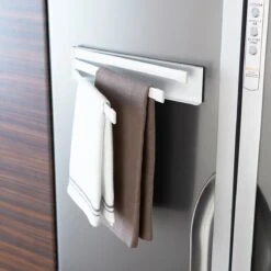 Yamazaki Magnetische Handdoek Hanger Keuken Zwart - Zwart - Ophangen Zonder Boren -Badkamer Wijs 1200x1200 1803