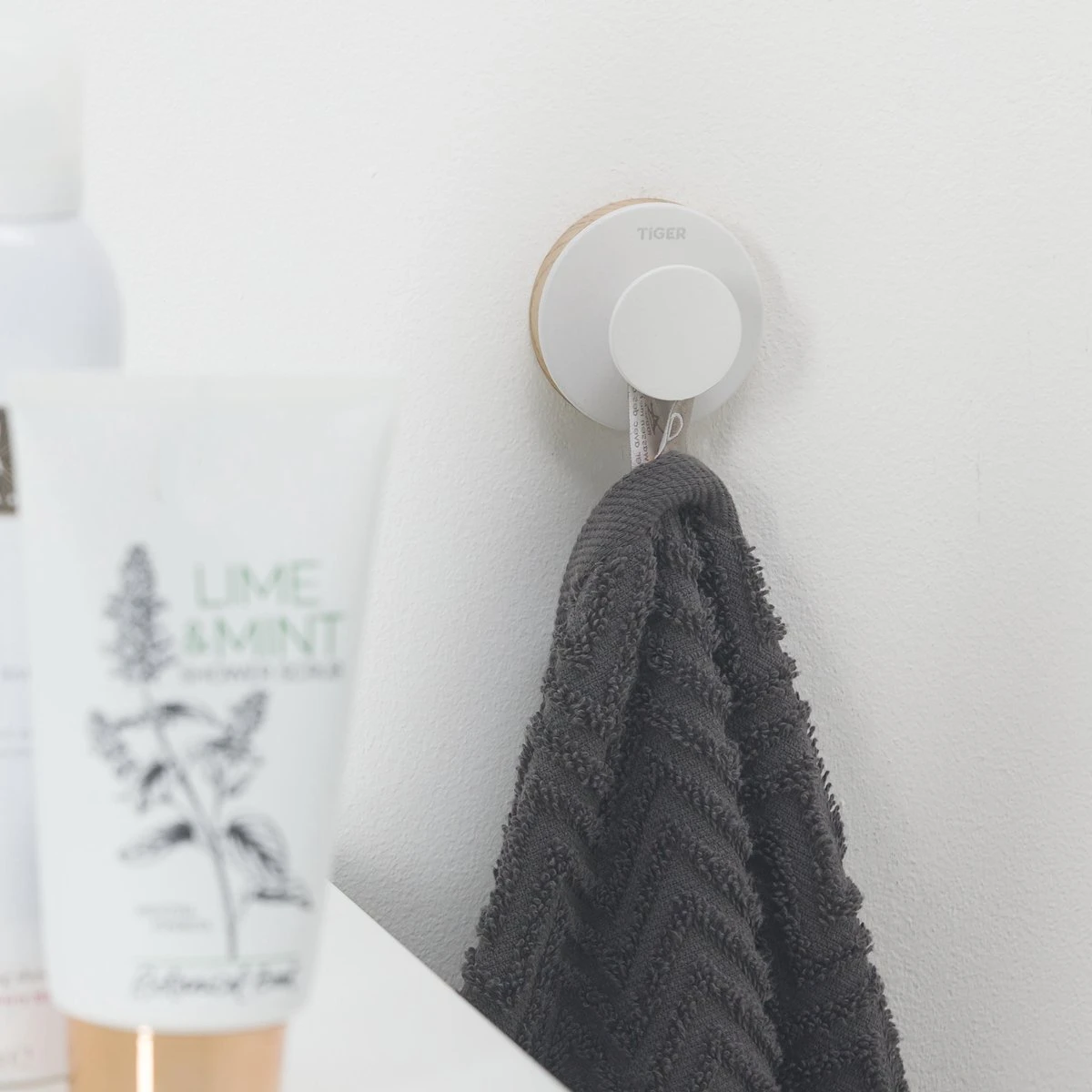 Tiger Urban - Handdoekhaak Groot (1x) - ø 5 Cm - Inclusief 2 Decorringen - Wit 11 Tiger Urban - Handdoekhaak Groot (1x) - ø 5 Cm - Inclusief 2 Decorringen - Wit - Afbeelding 9