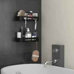 Doucherekje Van Sanicraft® - Doucherekje Zonder Boren - Geschikt Voor Elk Type Muur - Hangend - Roestvrij - 2 Stuks - Zwart -Badkamer Wijs 1200x1200 2551