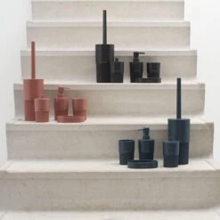 Sealskin Brave Tandenborstelbeker Vrijstaand - Zwart -Badkamer Wijs 1200x1200 2657