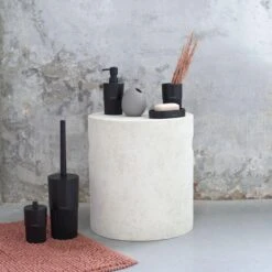 Sealskin Brave Tandenborstelbeker Vrijstaand - Zwart -Badkamer Wijs 1200x1200 2659