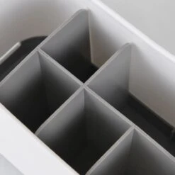 Merkloos Tandenborstelhouder Vrijstaand - Badkamer Organizer Met Lekbak - Badkamer Accessoires - 6 Sorteervakken - Tandenborstel - Wit Met Zwart -Badkamer Wijs 1200x1200 2685