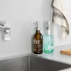 Navaris Roestvrijstalen Zeepdispenserkop Set X2 - Opschroefbare Pompkop Voor Flessen - 22-24 Mm Mondstuk Voor Vloeistof, Lotion - Zilverkleurig -Badkamer Wijs 1200x1200 2815