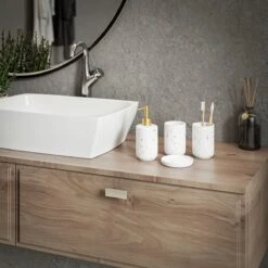 Selotus® Badkamer Set Van 4 – Badkamer Accessoires – Zeepdispenser – Dispenser - Tandenborstelhouder – Zeepbakje – Zeephouder – Vrijstaand – Planchet - Zeeppompje - – Wit Goud 7 Selotus® Badkamer Set Van 4 – Badkamer Accessoires – Zeepdispenser – Dispenser - Tandenborstelhouder – Zeepbakje – Zeephouder – Vrijstaand – Planchet - Zeeppompje - – Wit Goud -Badkamer Wijs 1200x1200 2938
