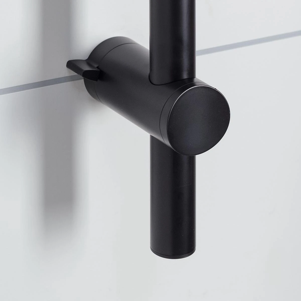 Tiger Tyne Doucheset - Douchekop Ø 12 Cm - Inclusief Comfort Water Saver - 3 Standen - Mat Zwart 10 Tiger Tyne Doucheset - Douchekop Ø 12 Cm - Inclusief Comfort Water Saver - 3 Standen - Mat Zwart - Afbeelding 8