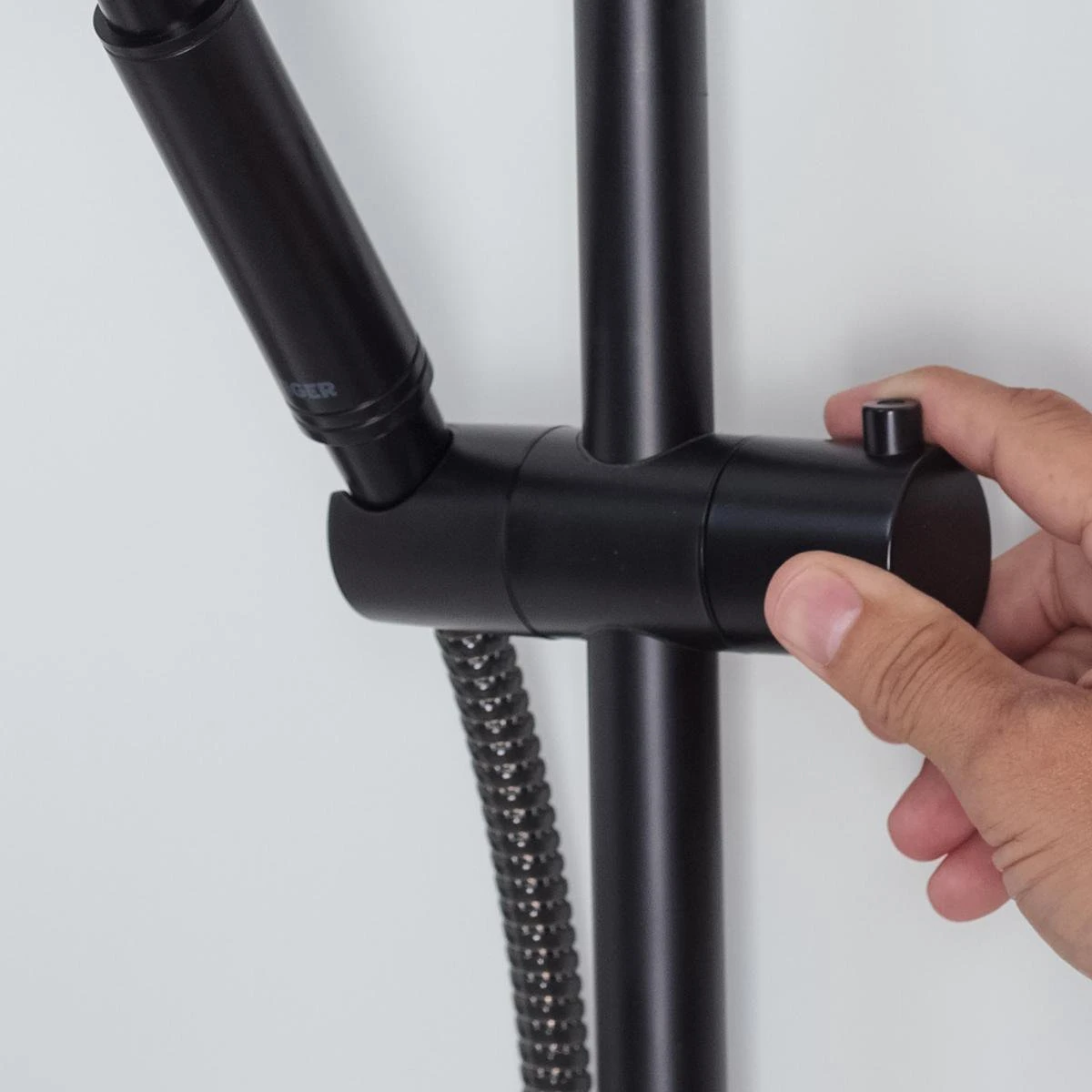 Tiger Tyne Doucheset - Douchekop Ø 12 Cm - Inclusief Comfort Water Saver - 3 Standen - Mat Zwart 13 Tiger Tyne Doucheset - Douchekop Ø 12 Cm - Inclusief Comfort Water Saver - 3 Standen - Mat Zwart - Afbeelding 11