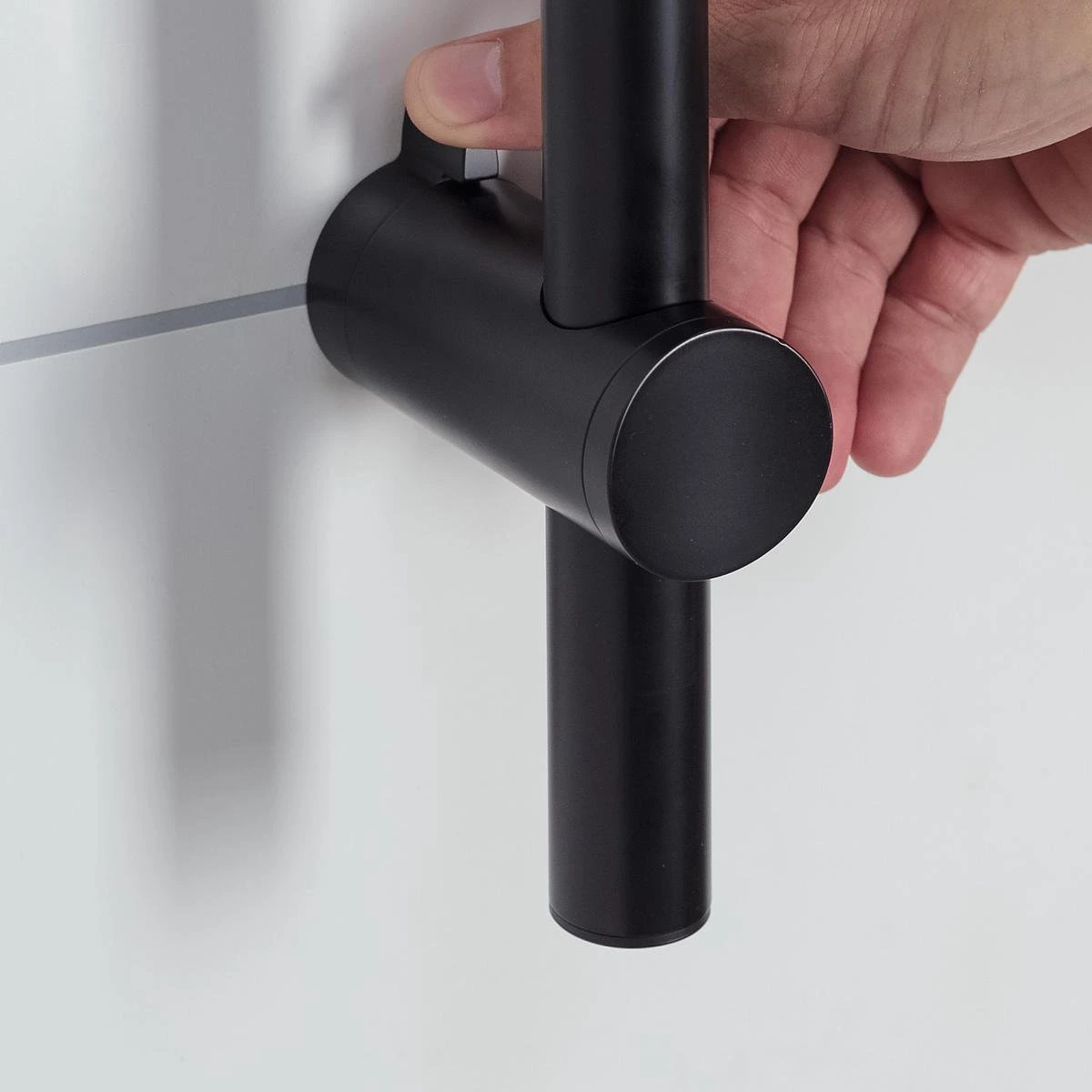 Tiger Tyne Doucheset - Douchekop Ø 12 Cm - Inclusief Comfort Water Saver - 3 Standen - Mat Zwart 19 Tiger Tyne Doucheset - Douchekop Ø 12 Cm - Inclusief Comfort Water Saver - 3 Standen - Mat Zwart - Afbeelding 17