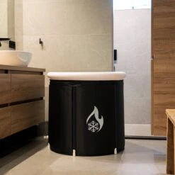 Opvouwbaar Zitbad Voor Volwassenen - Bath Bucket - Ijsbad - Inklapbaar Bad - Zwart - Opblaasbad - Inclusief Voetpomp - Inclusief Ingebouwd Zitkussen -Badkamer Wijs 1200x1200 3724