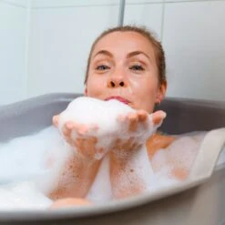 Zitbad Voor Volwassenen – 200L – Bath Bucket – Met Bruisballen – Grijs -Badkamer Wijs 1200x1200 3728