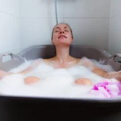 Zitbad Voor Volwassenen – 200L – Bath Bucket – Met Bruisballen – Grijs -Badkamer Wijs 1200x1200 3730