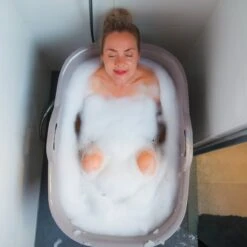 Zitbad Voor Volwassenen – 200L – Bath Bucket – Met Bruisballen – Grijs -Badkamer Wijs 1200x1200 3731