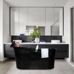 LIFEBATH - Zitbad Mira - Bath Bucket XL - Inclusief Hoofdkussen - 400L - Ligbad 122 Cm - Zwart 14 LIFEBATH - Zitbad Mira - Bath Bucket XL - Inclusief Hoofdkussen - 400L - Ligbad 122 Cm - Zwart -Badkamer Wijs 1200x1200 3782