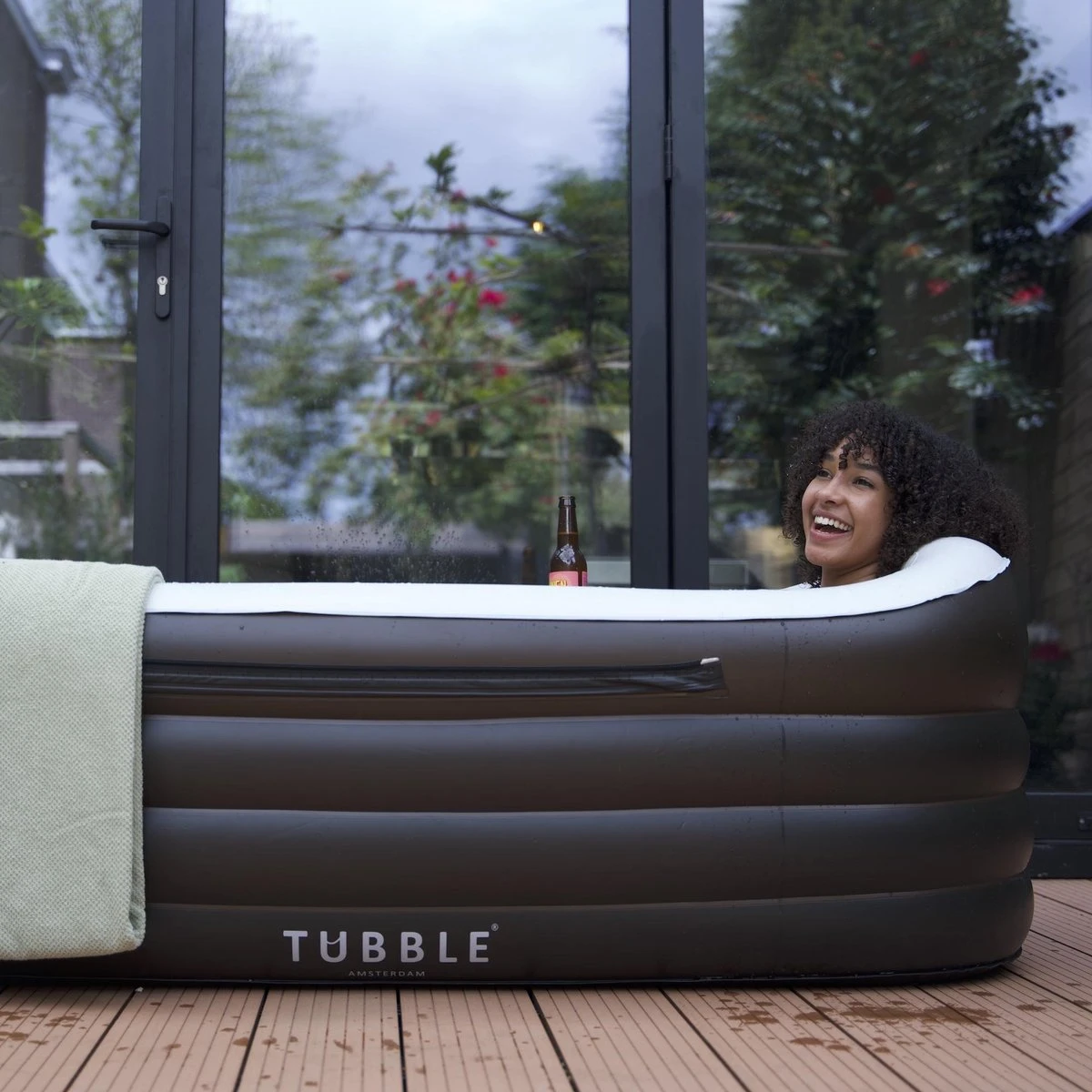 Tubble® Tubble® Royale Opblaasbaar Ligbad - Onyx Black – Voor Volwassenen Tot 188cm - Opbouwbaar - 255L - Inclusief Tubble Cleaner 4 Tubble® Tubble® Royale Opblaasbaar Ligbad - Onyx Black – Voor Volwassenen Tot 188cm - Opbouwbaar - 255L - Inclusief Tubble Cleaner - Afbeelding 2