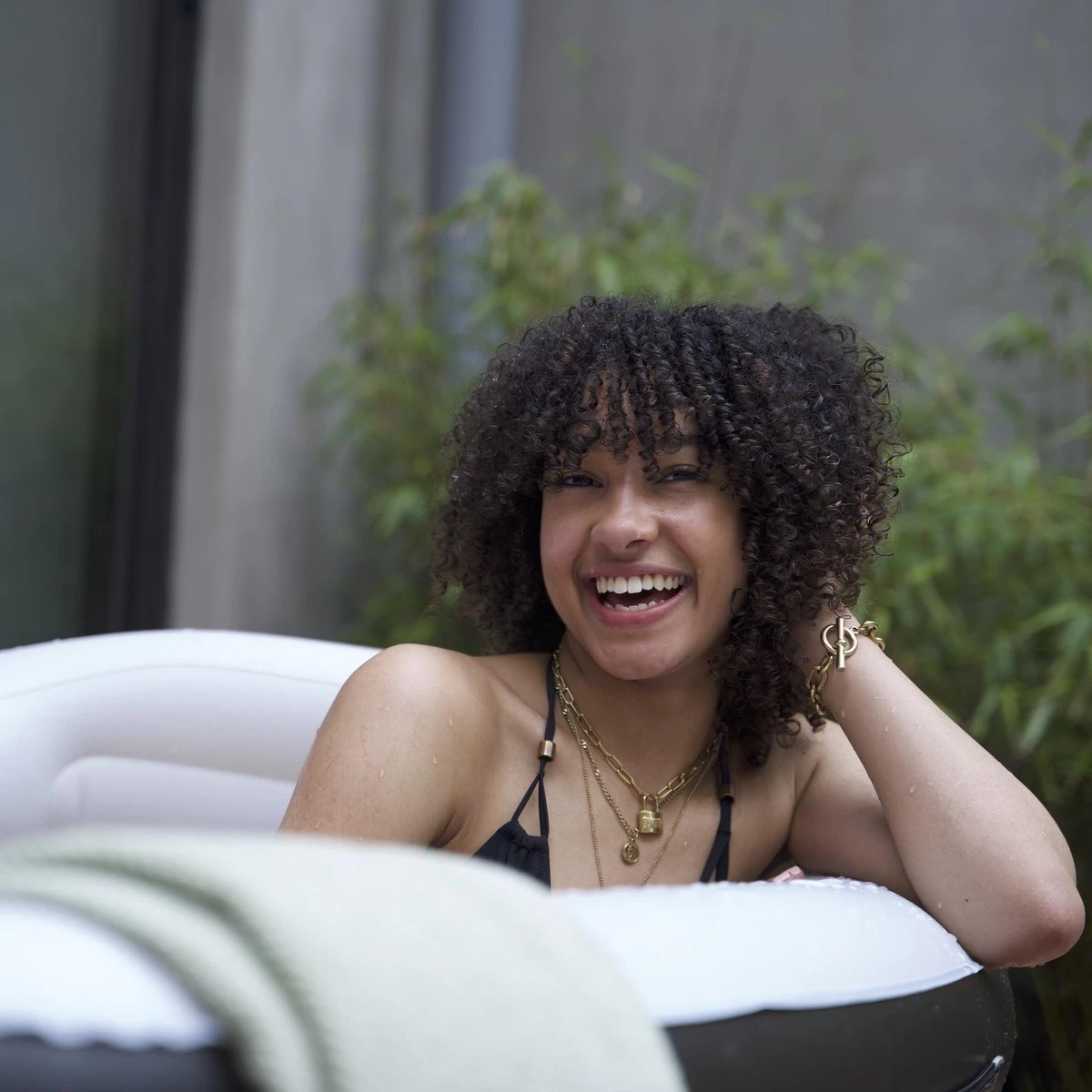 Tubble® Tubble® Royale Opblaasbaar Ligbad - Onyx Black – Voor Volwassenen Tot 188cm - Opbouwbaar - 255L - Inclusief Tubble Cleaner 6 Tubble® Tubble® Royale Opblaasbaar Ligbad - Onyx Black – Voor Volwassenen Tot 188cm - Opbouwbaar - 255L - Inclusief Tubble Cleaner - Afbeelding 4