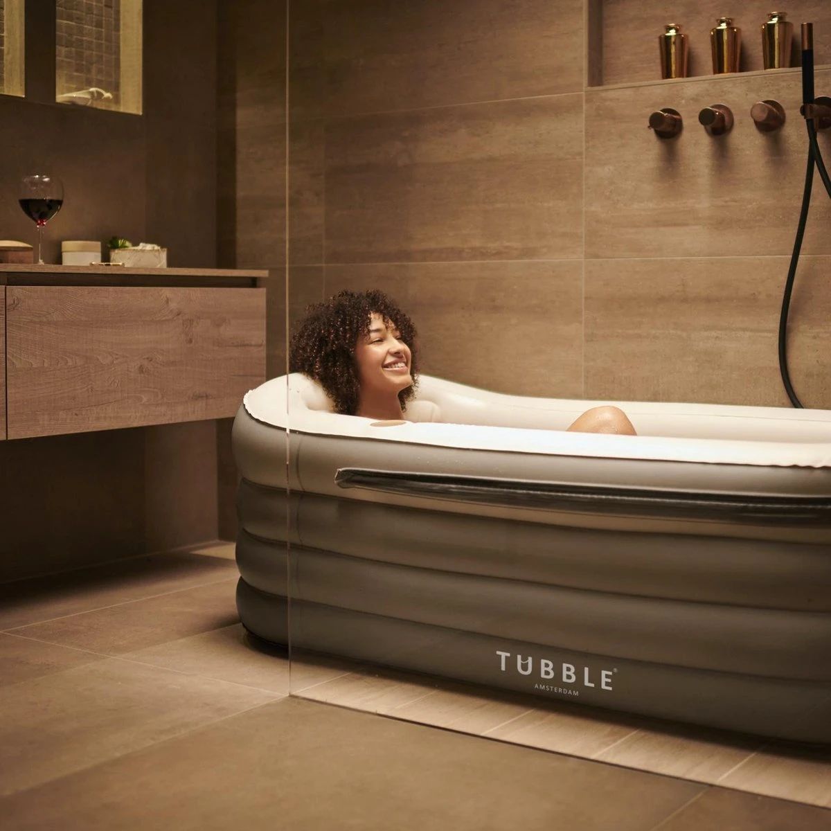 Tubble® Royale Air Bath - 255L - Ambient Taupe - Opblaasbaar Ligbad – Voor Volwassenen 4 Tubble® Royale Air Bath - 255L - Ambient Taupe - Opblaasbaar Ligbad – Voor Volwassenen - Afbeelding 2