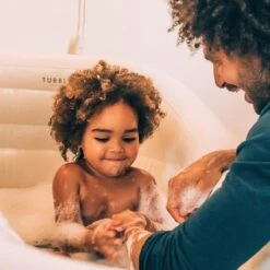 Tubble® Royale Air Bath - 255L - Ambient Taupe - Opblaasbaar Ligbad – Voor Volwassenen 23 Tubble® Royale Air Bath - 255L - Ambient Taupe - Opblaasbaar Ligbad – Voor Volwassenen -Badkamer Wijs 1200x1200 3846