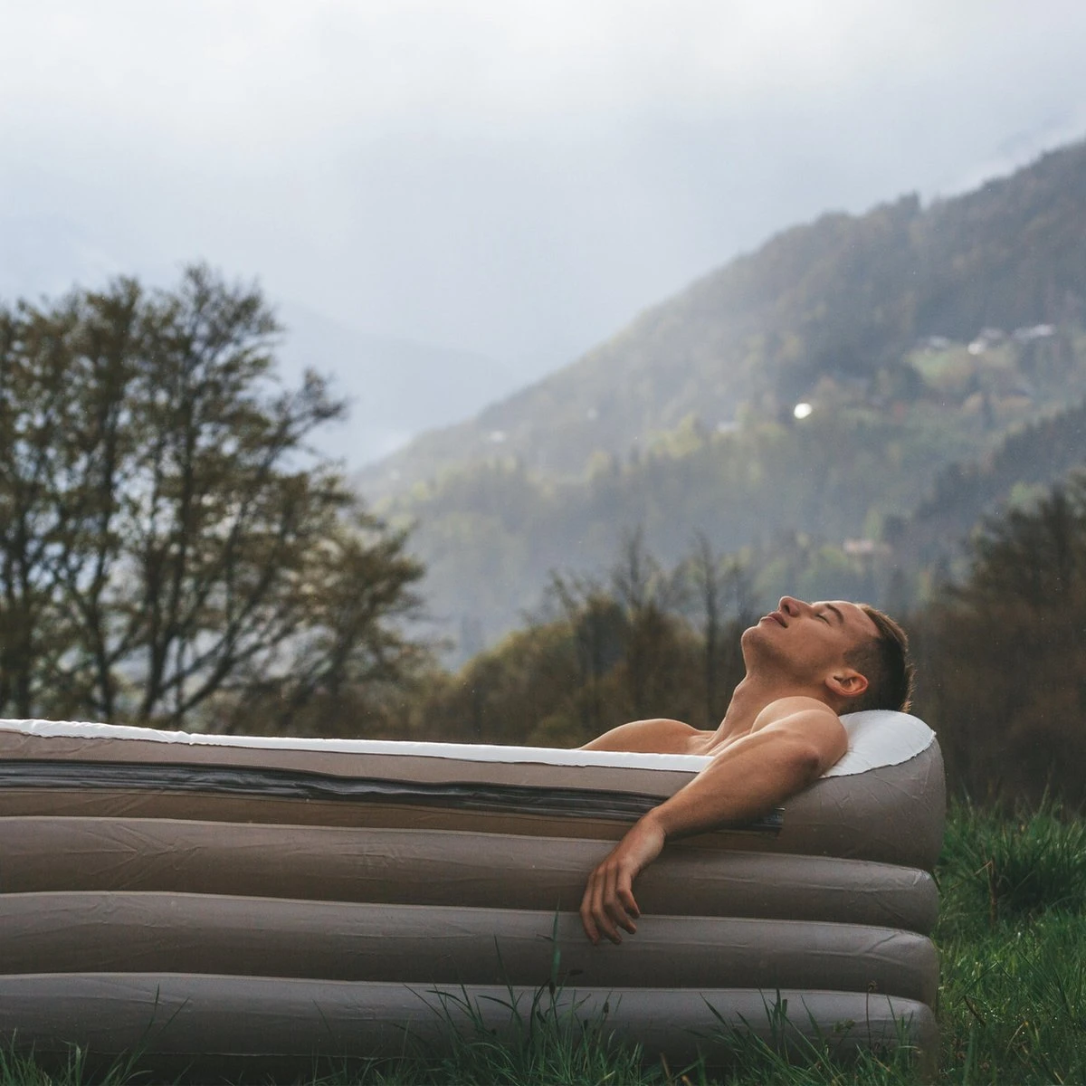 Tubble® Royale Air Bath - 255L - Ambient Taupe - Opblaasbaar Ligbad – Voor Volwassenen 12 Tubble® Royale Air Bath - 255L - Ambient Taupe - Opblaasbaar Ligbad – Voor Volwassenen - Afbeelding 10