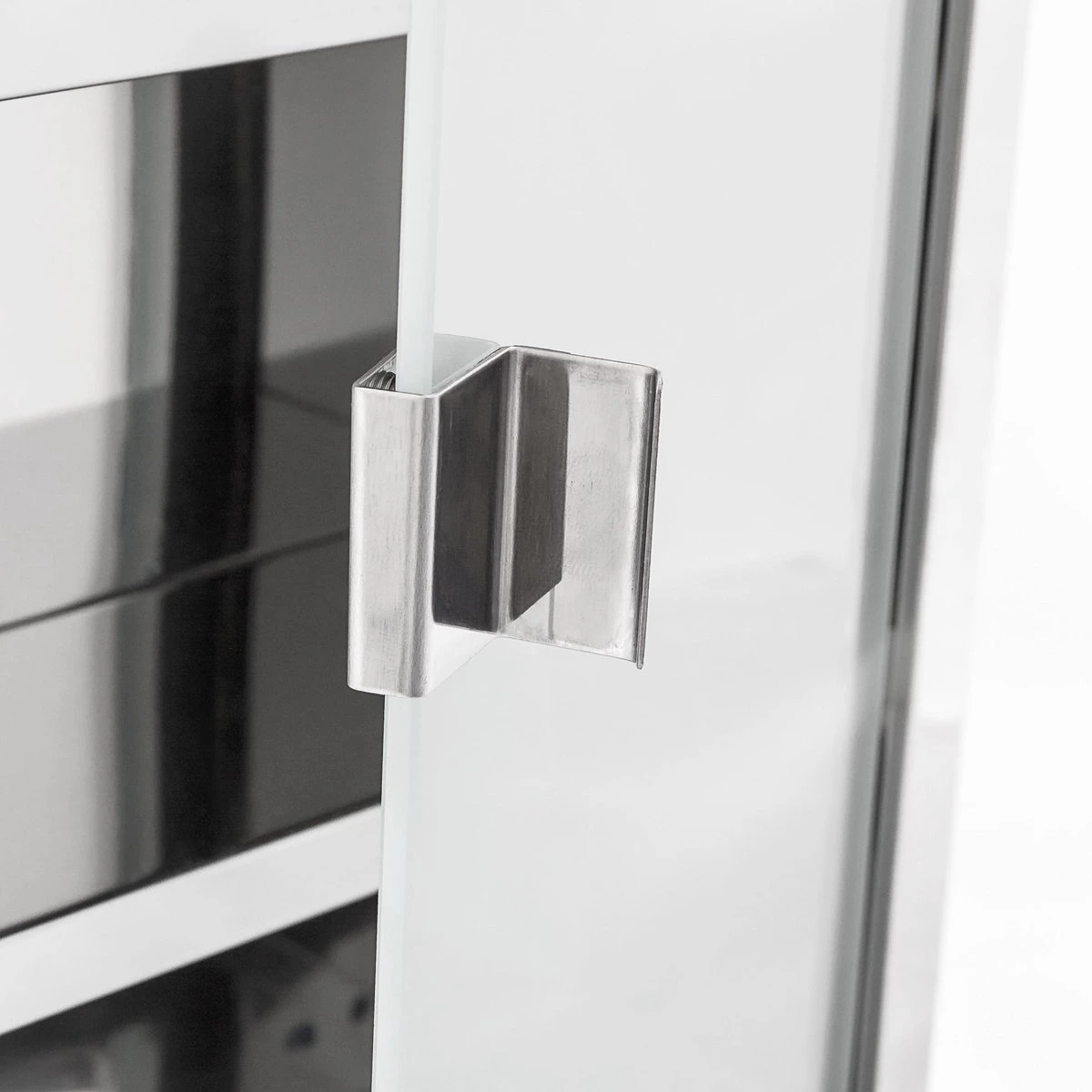 Relaxdays Medicijnkastje Rvs - Met Slot - Afsluitbare Medicijnkast - Hangend - Badkamer 10 Relaxdays Medicijnkastje Rvs - Met Slot - Afsluitbare Medicijnkast - Hangend - Badkamer - Afbeelding 8