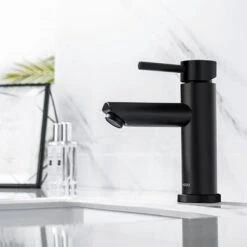 LOMAZOO Wastafelkraan Zwart - Badkamerkraan Zwart - Mengkraan Wastafel - Badkamer Kraan Callisto -Badkamer Wijs 1200x1200 4821