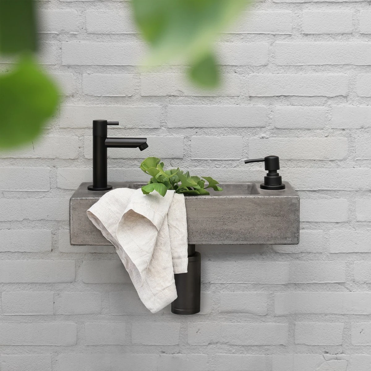 Differnz Jax Fonteinset - Wasbak Beton - Donkergrijs - Rechte Kraan - Mat Zwart - Standaard Greep - 42 X 18.5 X 9 Cm 4 Differnz Jax Fonteinset - Wasbak Beton - Donkergrijs - Rechte Kraan - Mat Zwart - Standaard Greep - 42 X 18.5 X 9 Cm - Afbeelding 2