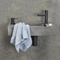 Differnz Jax Fonteinset - Wasbak Beton - Donkergrijs - Rechte Kraan - Mat Zwart - Standaard Greep - 42 X 18.5 X 9 Cm 20 Differnz Jax Fonteinset - Wasbak Beton - Donkergrijs - Rechte Kraan - Mat Zwart - Standaard Greep - 42 X 18.5 X 9 Cm -Badkamer Wijs 1200x1200 4887