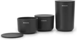 Brabantia ReNew Opbergpotjes - 3-delig - Dark Grey -Badkamer Wijs 1200x629 3