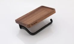 Lopoleis WC Rolhouder – WC-rolhouder – Luxe Toiletrolhouder Walnoothout – Zwart – Zelfklevend – WC Rolhouder Zonder Boren – Toiletrolhouder Met Plankje – WC Rolhouder Zwart – Badkamer Accessoires -Badkamer Wijs 1200x722