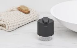 Brabantia MindSet Zeepdispenser - 200 Ml - Mineral Infinite Grey -Badkamer Wijs 1200x756 4