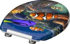 SCHÜTTE WC-Bril 82372 SEA LIFE - Duroplast - Soft Close - Afklikbaar - RVS-Scharnieren - Decor - 3-zijdige Print -Badkamer Wijs 1200x761 9