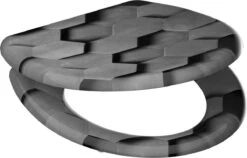 SCHÜTTE WC-Bril 82392 GREY HEXAGONS - Duroplast - Soft Close - Afklikbaar - RVS-Scharnieren - Decor - 3-zijdige Print -Badkamer Wijs 1200x767 5