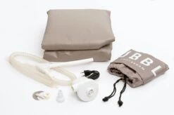 Tubble® Royale Air Bath - 255L - Ambient Taupe - Opblaasbaar Ligbad – Voor Volwassenen 21 Tubble® Royale Air Bath - 255L - Ambient Taupe - Opblaasbaar Ligbad – Voor Volwassenen -Badkamer Wijs 1200x795 4