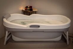 HelloBath Opvouwbaar Zitbad - Bath Bucket - 148cm - 220L - Extra Lang - Incl. Badkussen & Opberghoes -Badkamer Wijs 1200x800 107