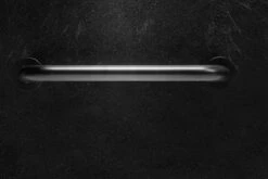 Highport Handgreep Zwart Voor Bad Of Douche - Sterke Metalen Wandgreep -Wandbeugel 30,5 Cm - Zwarte Aluminium Handgreep - Wandgreep Voor Badkamer - Douche - Toilet - Toiletbeugel - Badgreep - Douchegreep - Inclusief Ophangmateriaal -Badkamer Wijs 1200x800 123