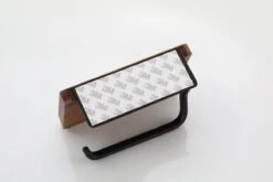 Lopoleis WC Rolhouder – WC-rolhouder – Luxe Toiletrolhouder Walnoothout – Zwart – Zelfklevend – WC Rolhouder Zonder Boren – Toiletrolhouder Met Plankje – WC Rolhouder Zwart – Badkamer Accessoires -Badkamer Wijs 1200x800 17