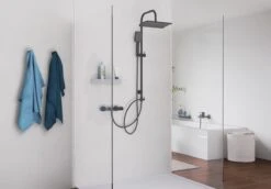 SCHÜTTE Mallorca Douchesysteem - Regendouche - 95 Cm Stang - Wandhouder In Hoogte Verstelbaar - Mat Zwart -Badkamer Wijs 1200x834 1